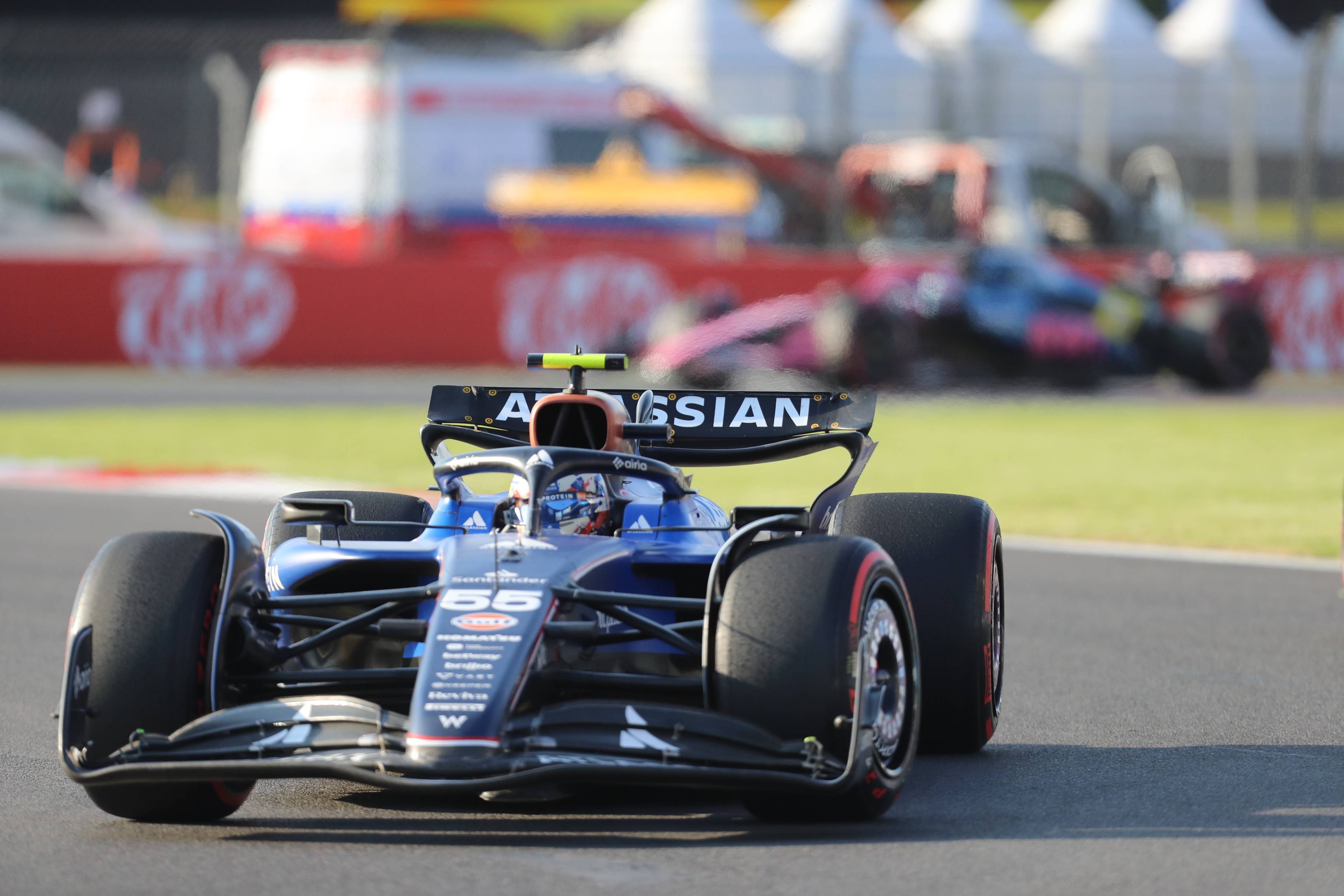 索伯车队翻盘威廉姆斯，塞恩斯状态火热