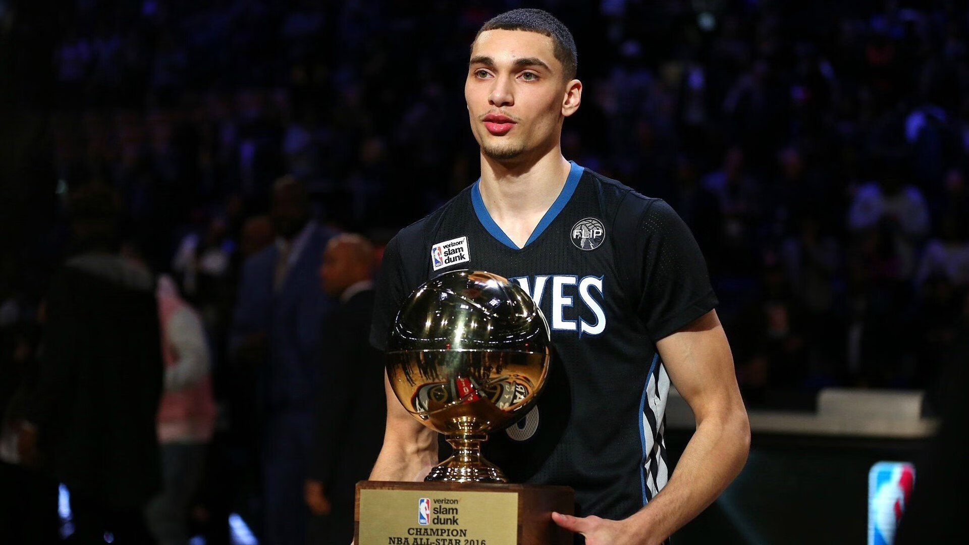 小贾伦发挥堪称完美，黄蜂压哨击败老鹰